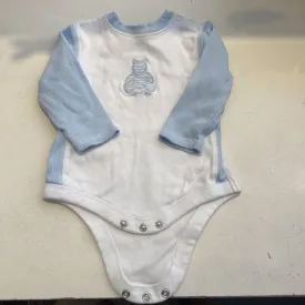 Baby Gap white with blue bear diapershirt 3-6m