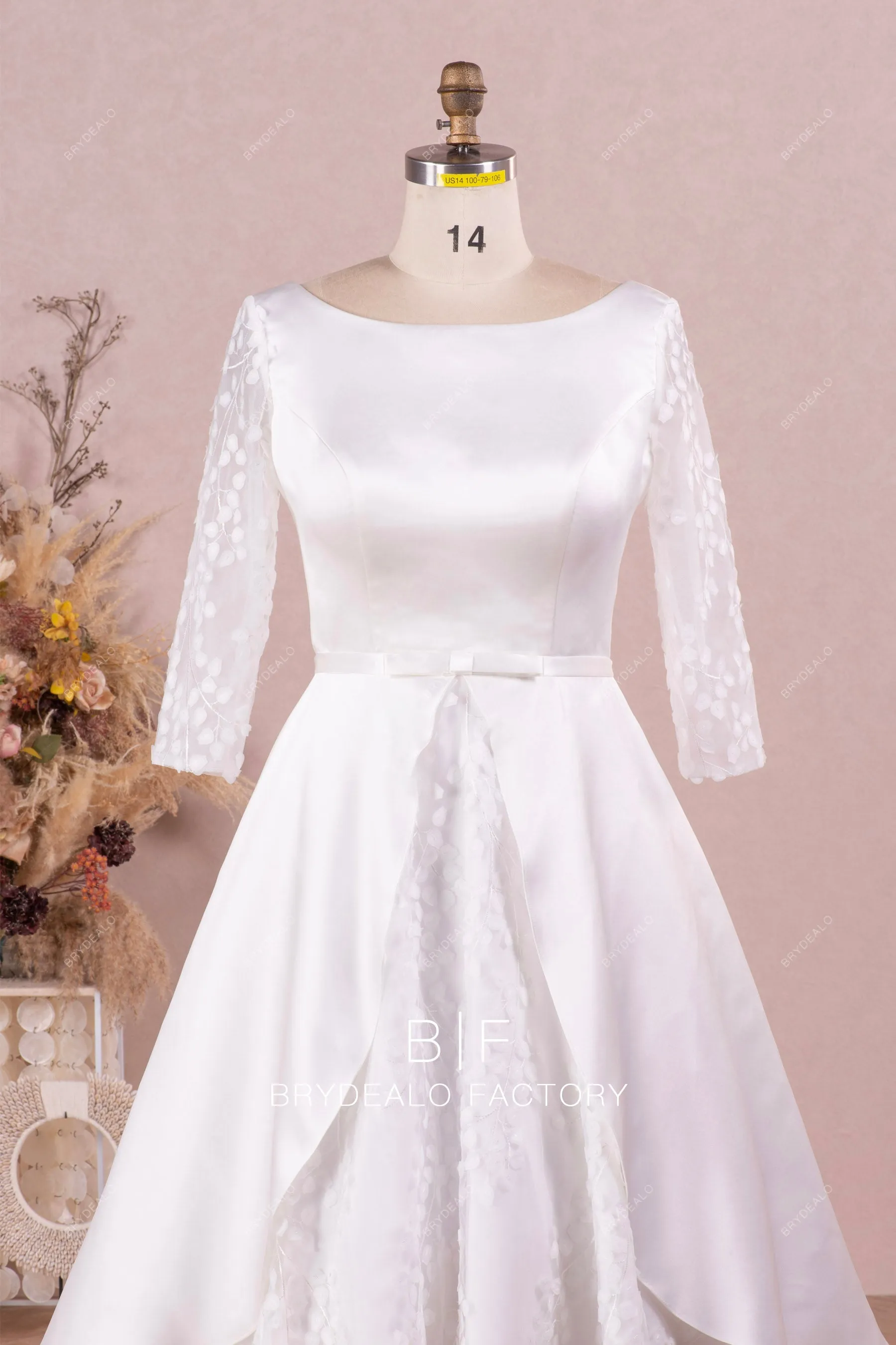 Sheer 3/4 Sleeves Designer Lace Vintage Short Bridal Dress