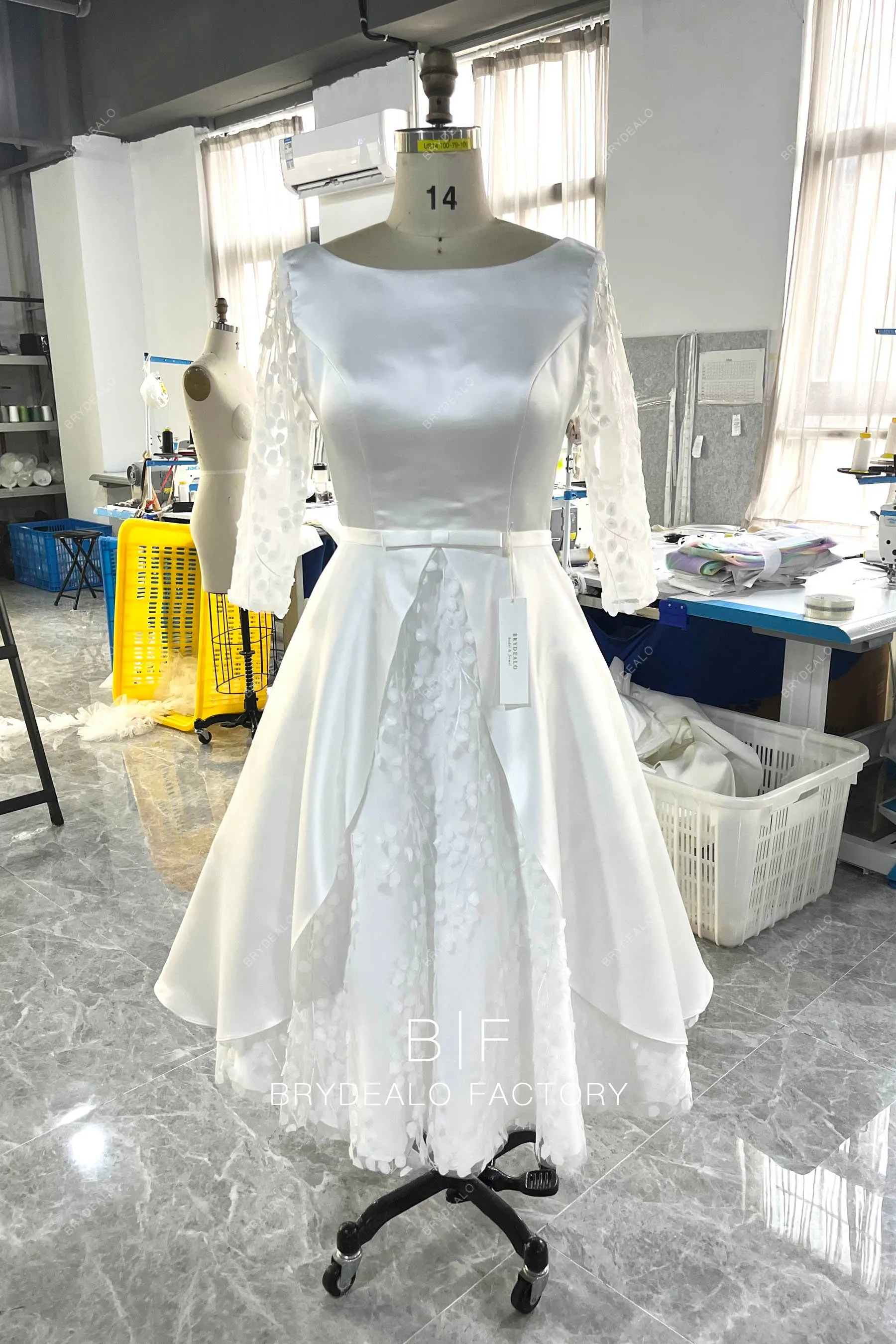 Sheer 3/4 Sleeves Designer Lace Vintage Short Bridal Dress