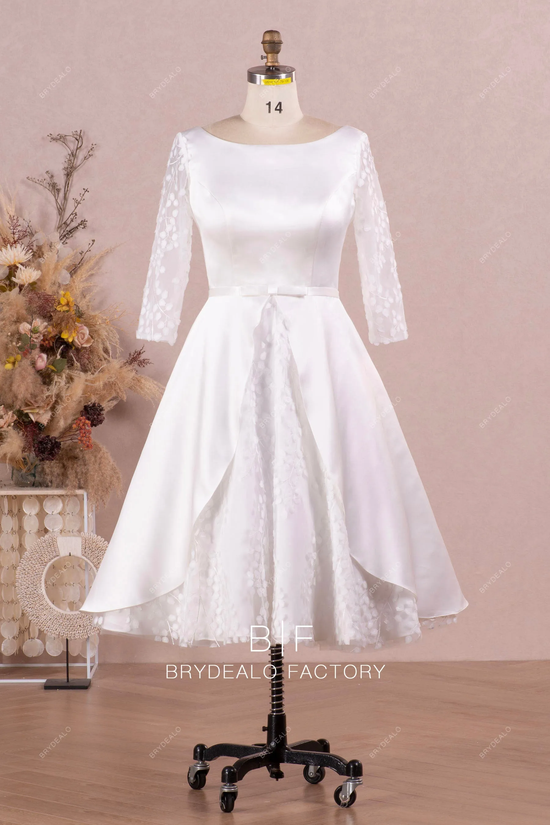 Sheer 3/4 Sleeves Designer Lace Vintage Short Bridal Dress