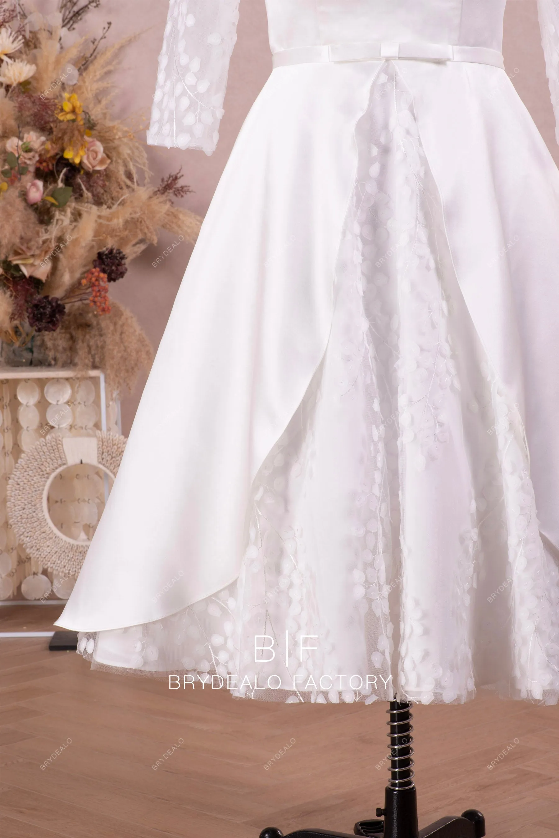 Sheer 3/4 Sleeves Designer Lace Vintage Short Bridal Dress