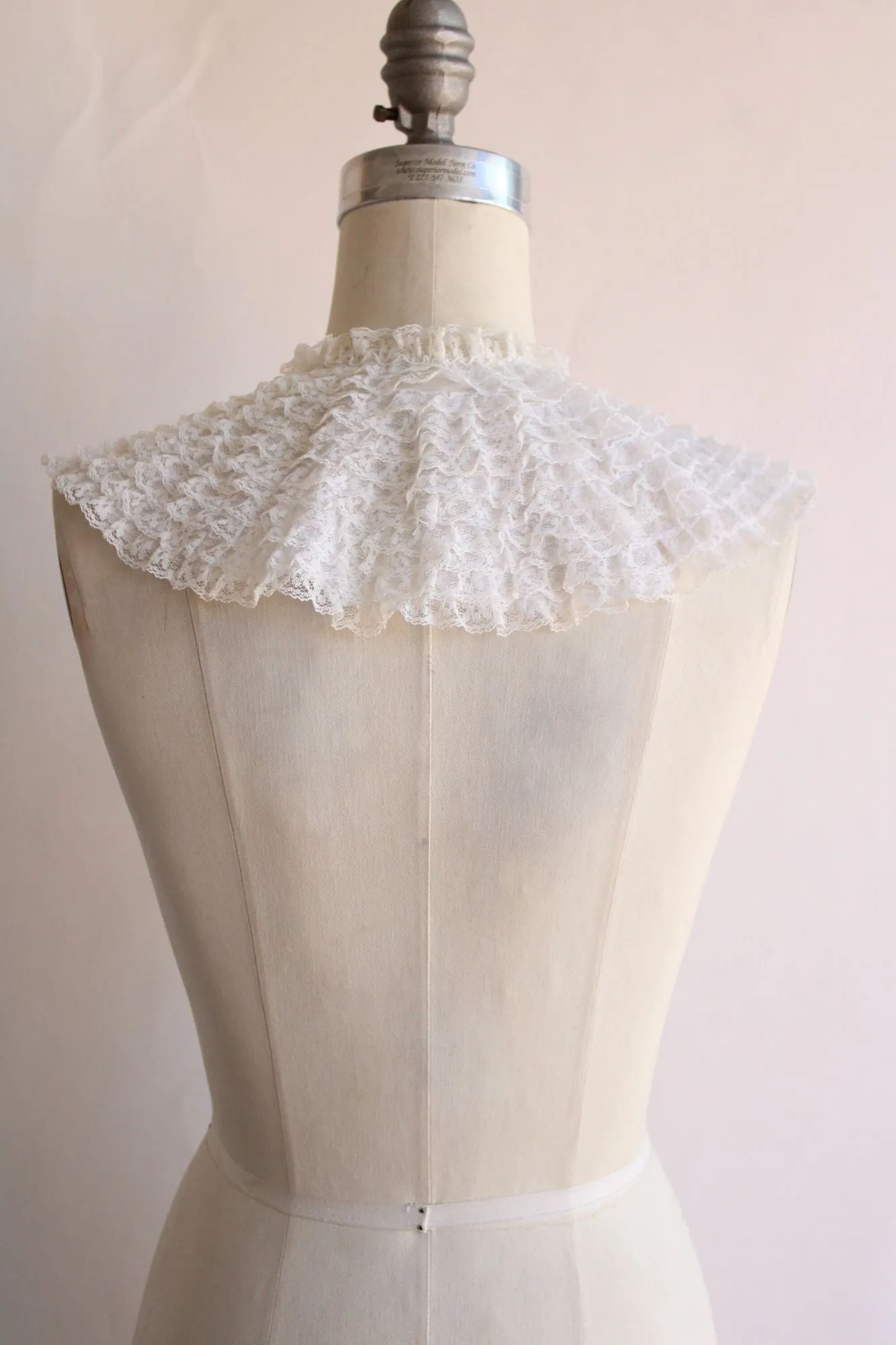 Vintage 1950s White Ruffled Lace Collar