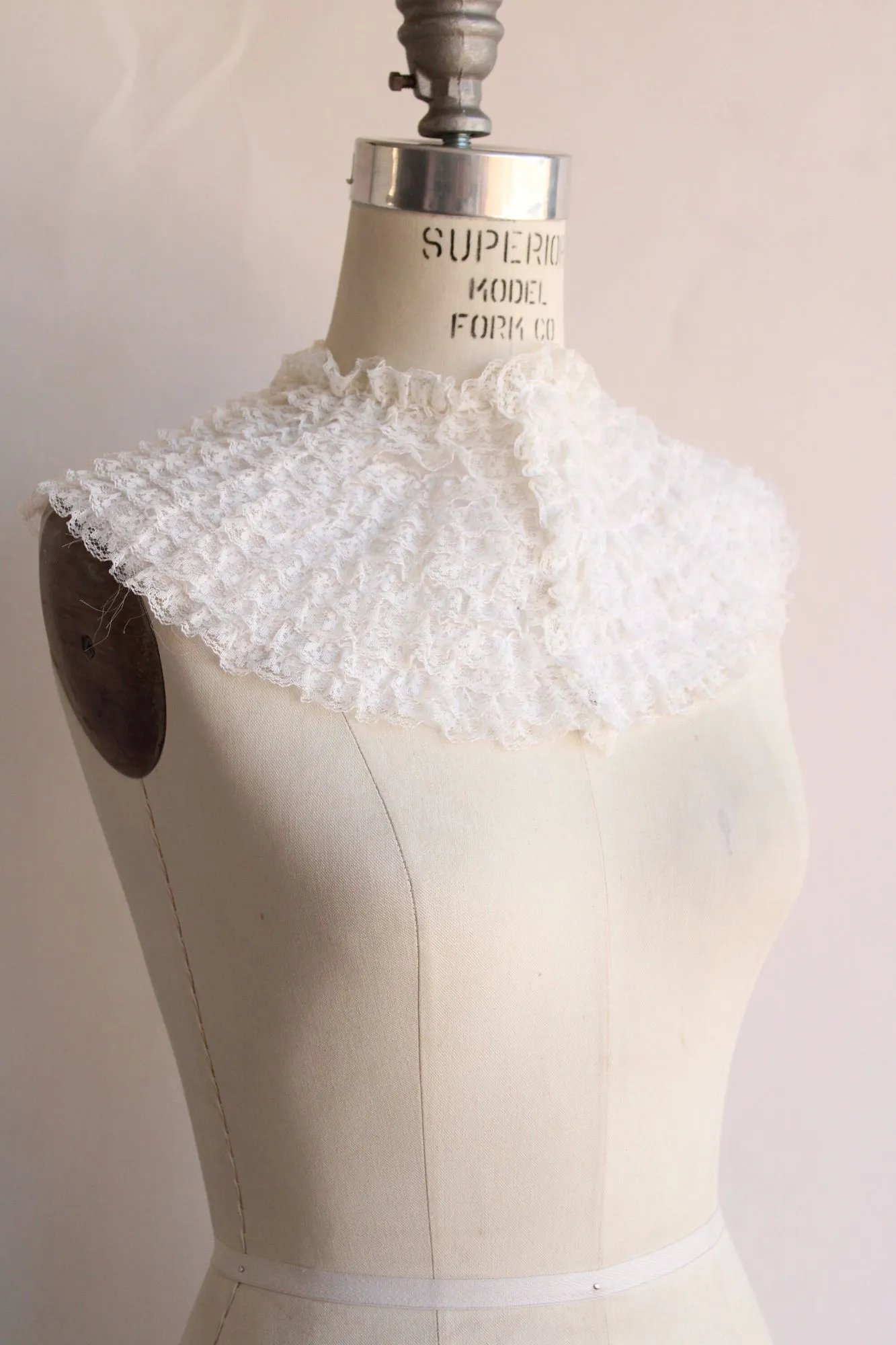 Vintage 1950s White Ruffled Lace Collar